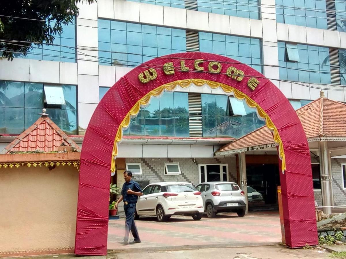 Sree Gokulam Sabari Hotel Chavakkad Buitenkant foto