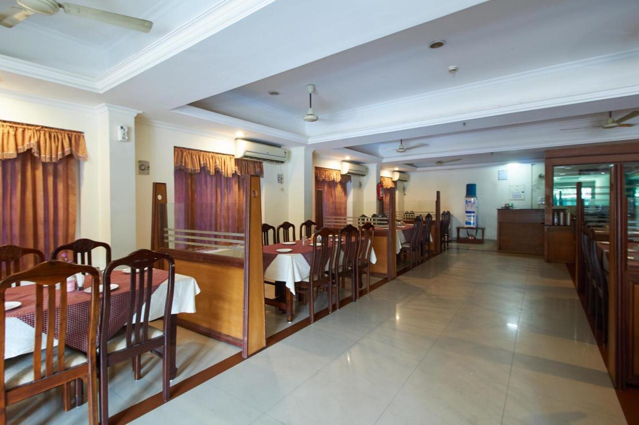 Sree Gokulam Sabari Hotel Chavakkad Buitenkant foto
